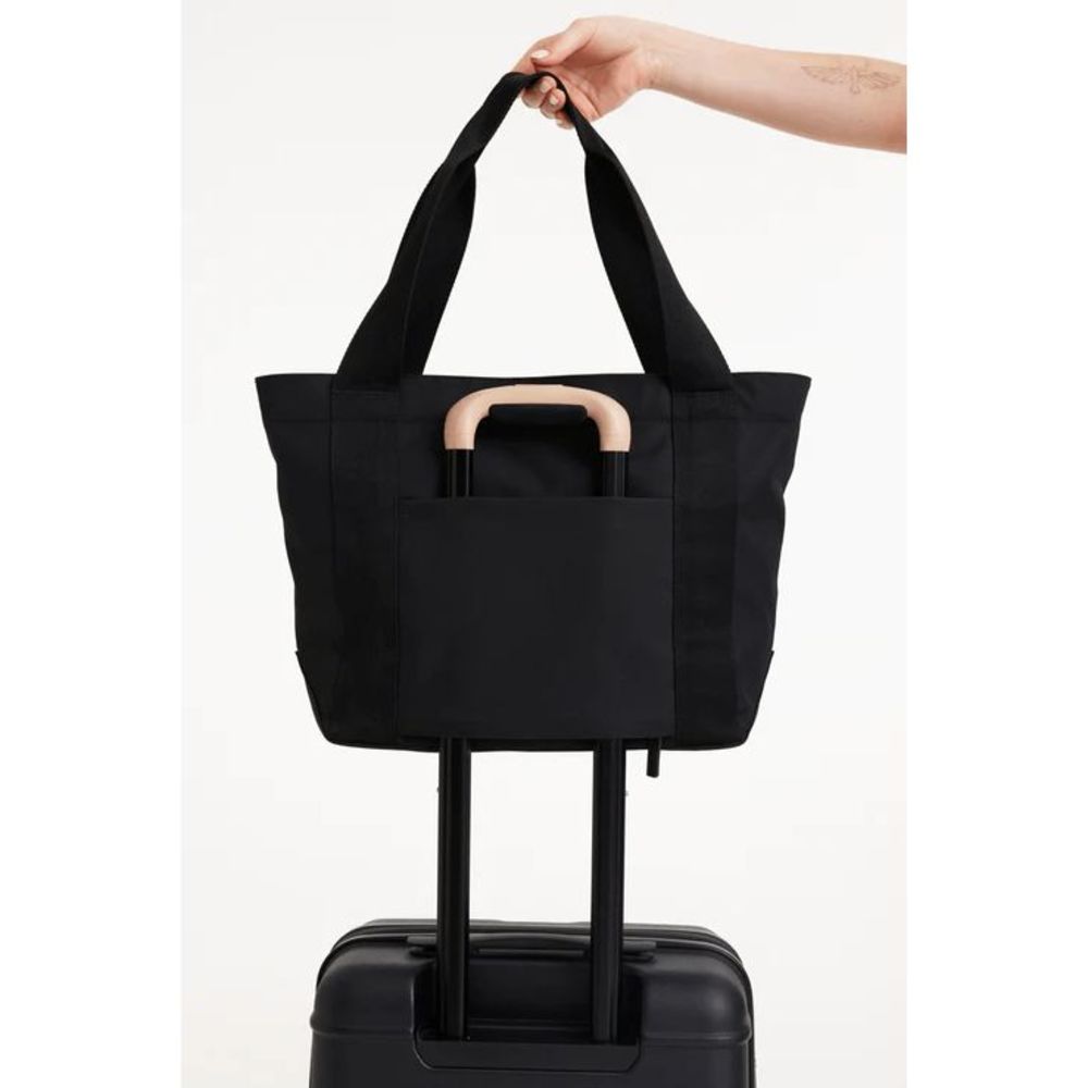 NWT BEIS Beisics Tote in Black - Picture 4 of 9